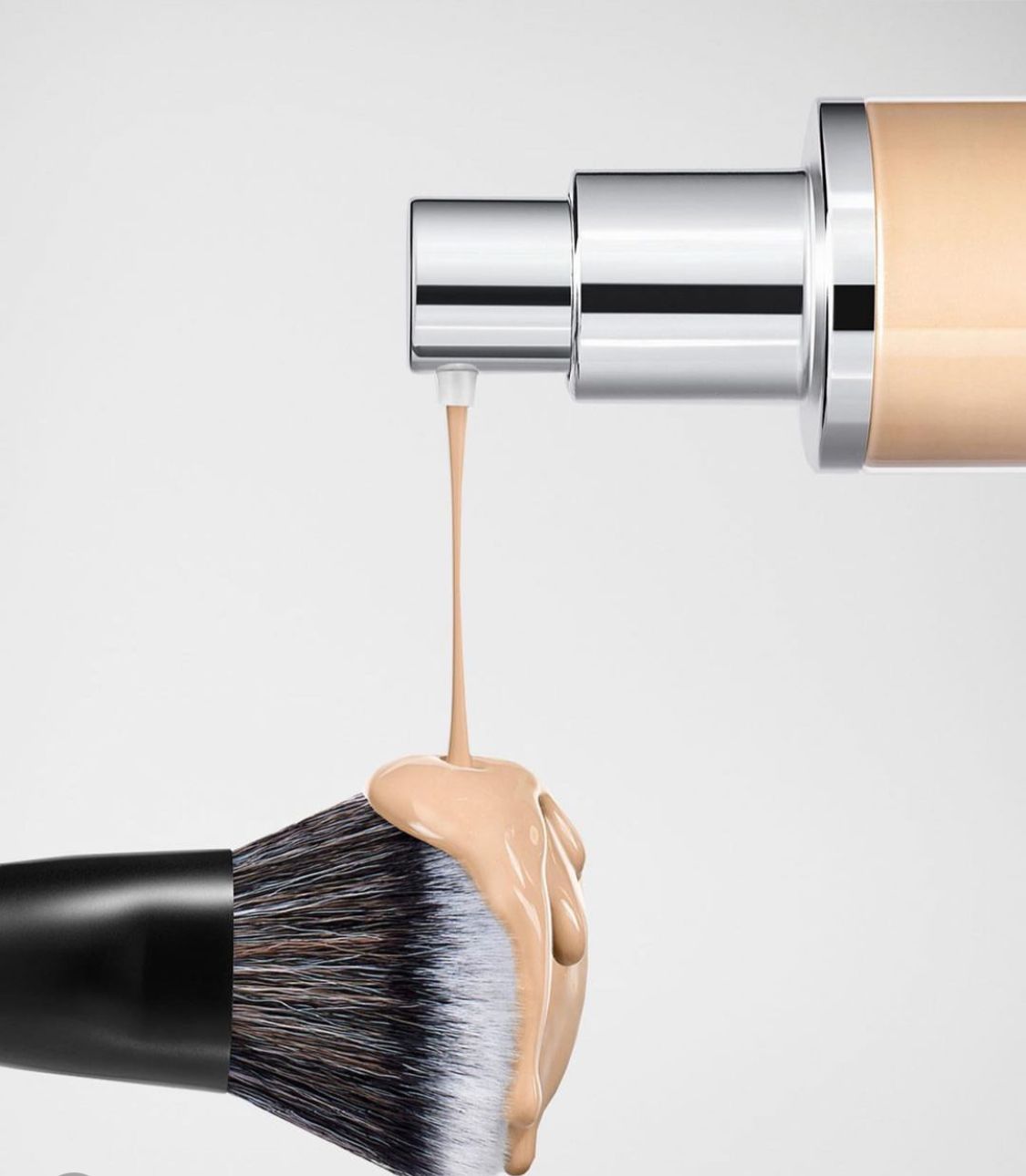 Foundation surrealskin Make up By Mario