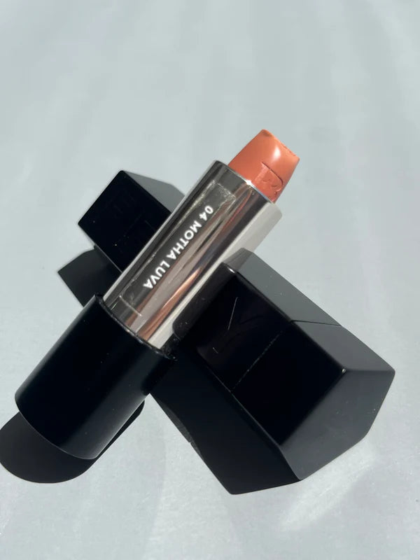 semi matte refillable lipstick +  icon funda recargable Fenty Beauty