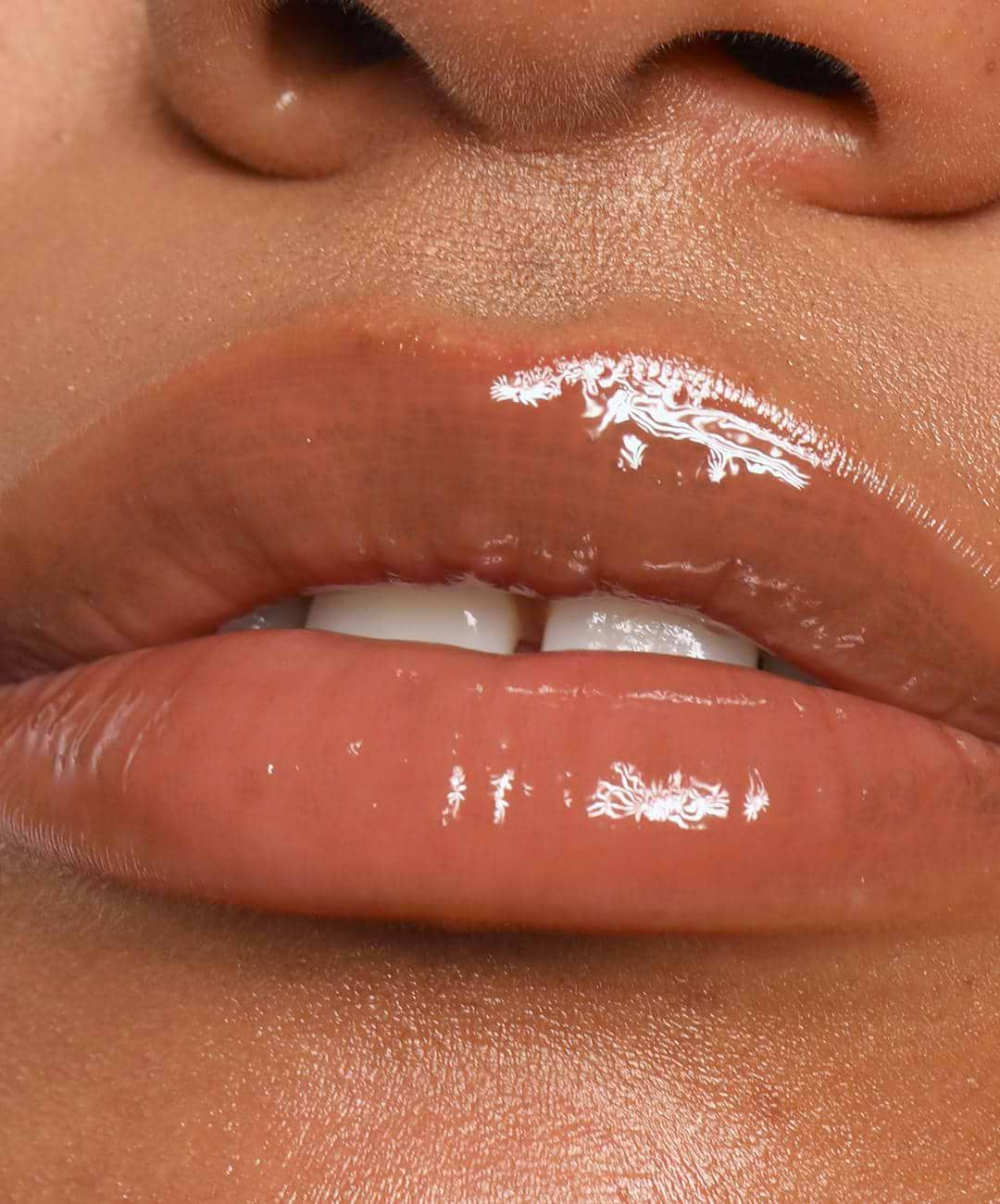Lip Gloss with Hyaluronic Acid REFY