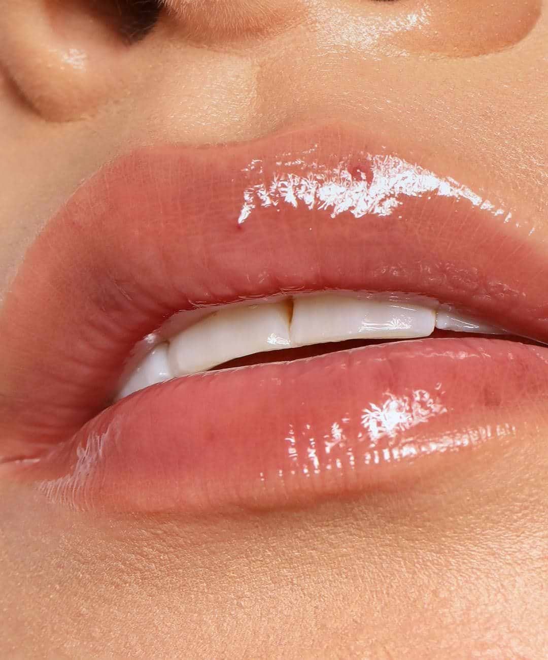Lip Gloss with Hyaluronic Acid REFY