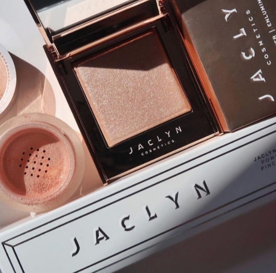 Highlighter Jaclyn Hill - APGMakeupSolution